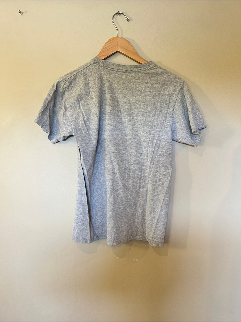 Disney Winnie the Pooh Balloon Graphic Tee Women’s Small Gray Shirt - Picture 5 of 5